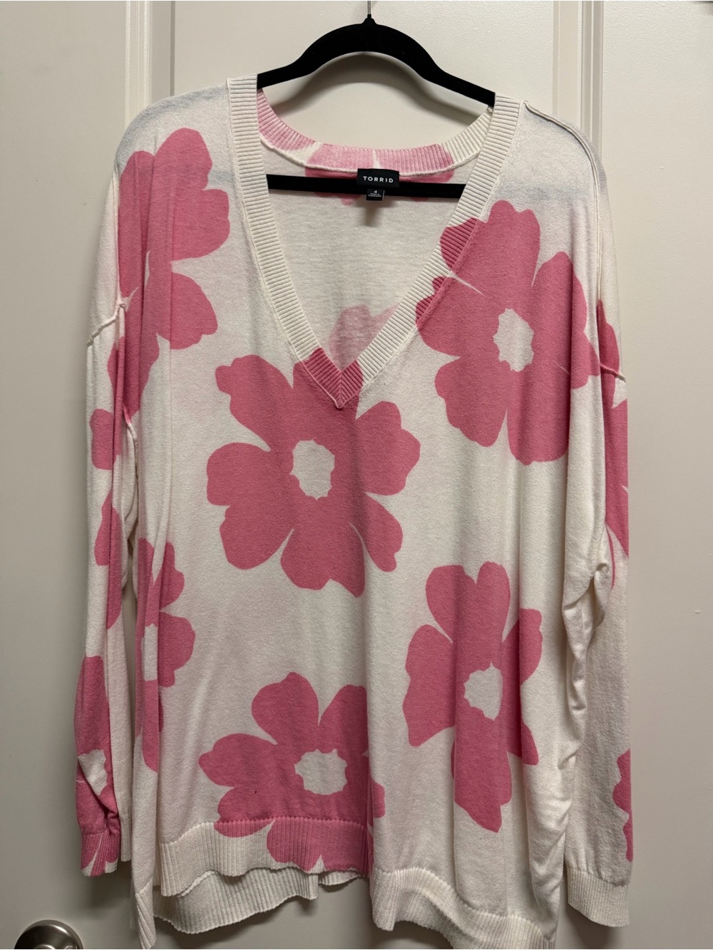 torrid White and Pink Floral V-Neck Sweater - Picture 2 of 5